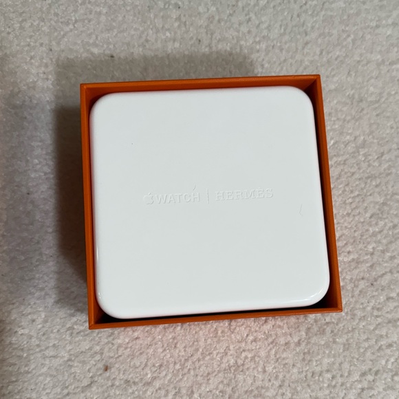 🧡Hermés Apple Watch Series 3🧡 - Picture 2 of 15